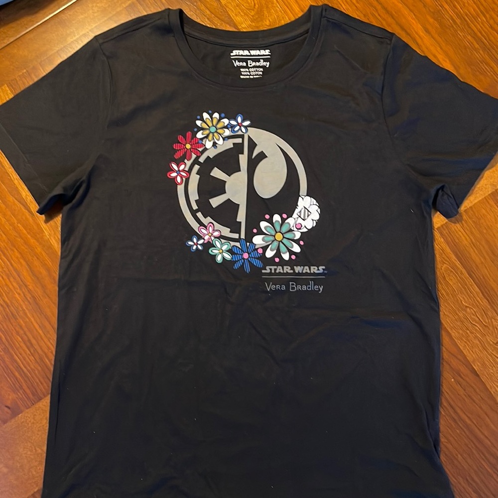NWT STAR WARS VERA BRADLEY SHORT SLEEVED GRAPHIC TEE - LADIES' SIZE SMALL